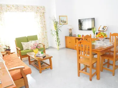 Una televisión o centro de entretenimiento en Apartment 2-Schlafzimmer-Wohnung by Interhome