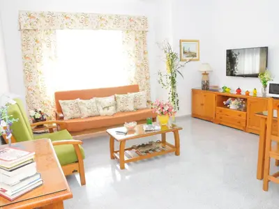 Una televisión o centro de entretenimiento en Apartment 2-Schlafzimmer-Wohnung by Interhome