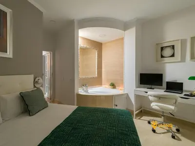 Una televisión o centro de entretenimiento en Living Las Canteras Homes - Beachside Spa Parking