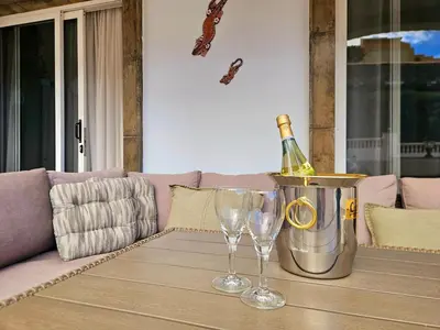 Bebidas en Apartamento Costero con Piscina en Telde