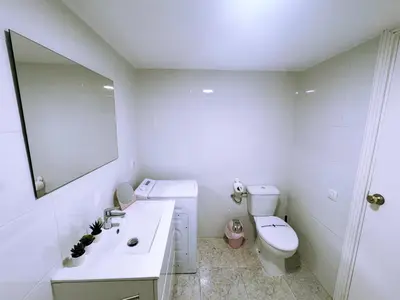 Un baño de Tropical Terraza a la Piscina