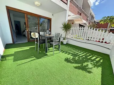 Un balcón o terraza de Tropical Terraza a la Piscina