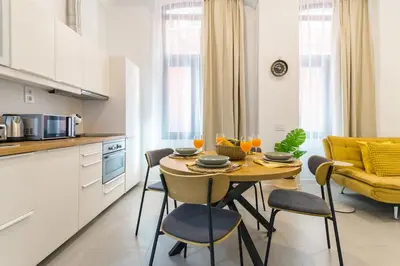 Una cocina o zona de cocina en Beachside Groundfloor Apartment Las Canteras Shared Rooftop