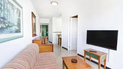 Una televisión o centro de entretenimiento en Las Faluas by Youroom
