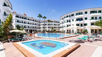 Piscina en o cerca de Las Faluas by Youroom