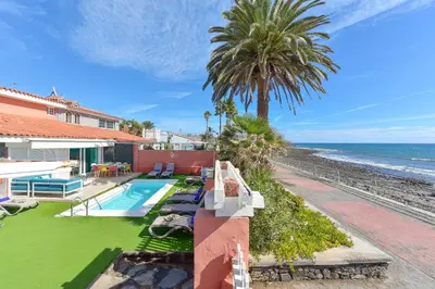 Piscina en o cerca de El Veril by VillaGranCanaria