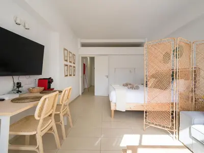 Una televisión o centro de entretenimiento en Apartamento Playa 47