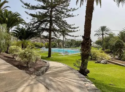 Piscina en o cerca de Soleado y tranquilo apartamento