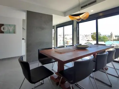 Plano de Holiday Home Atemberaubende Villa mit passender Aussicht by Interhome