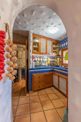 Una cocina o zona de cocina en Holiday Home Höhlenhaus der Stille by Interhome