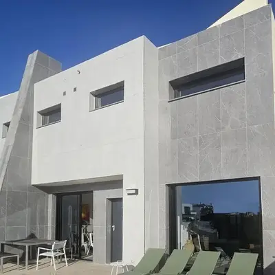VillasRoyale León - heated pool and barrier free access
