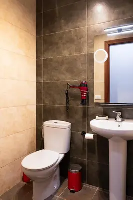 Un baño de Jade Suite 4
