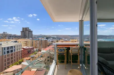 Un balcón o terraza de 3BR Ocean Sunset Suite Las Canteras