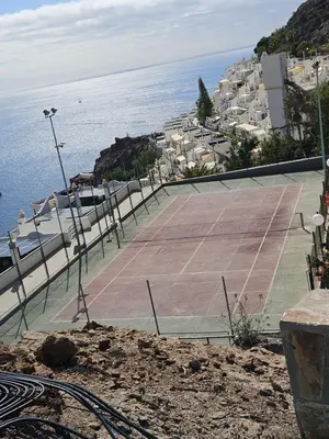 Instalaciones para jugar a tenis o squash en Casa Sabine o alrededores
