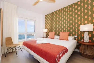 Cama o camas de una habitación en Beachfront apartment in Las Canteras S4