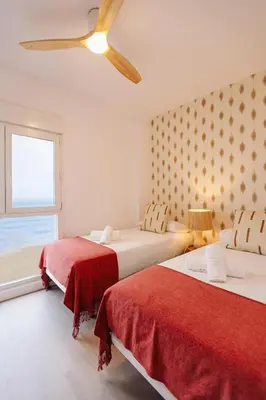 Cama o camas de una habitación en Beachfront apartment in Las Canteras S5