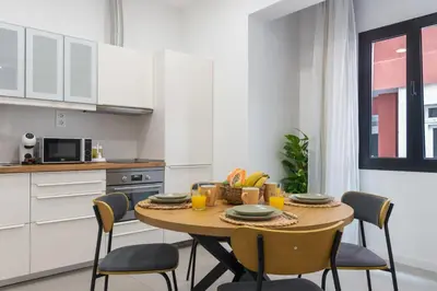 Una cocina o zona de cocina en Bright Apt for 4 Las Canteras - Shared Terrace