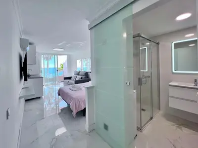 Un baño de Apartment on the Beachfront in Patalavaca