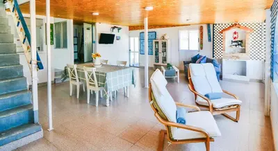 Una televisión o centro de entretenimiento en Casa Rustica apartment with large terrace and sea view