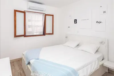 Cama o camas de una habitación en Vintage Flat - Terrace & Pool