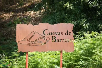 Certificado, premio, señal o documento que está expuesto en Cuevas De Barreto