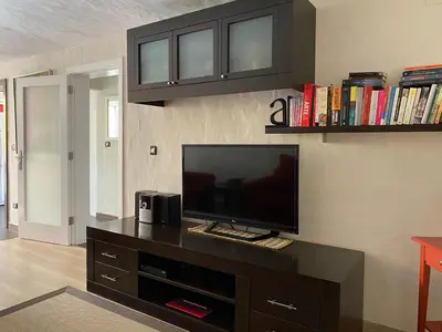 Una televisión o centro de entretenimiento en Los Veroles