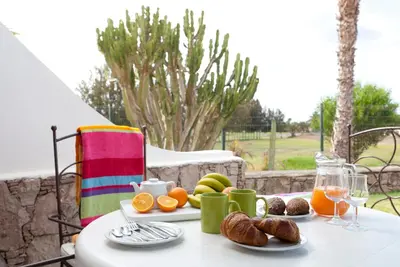 Comida en o cerca de este apartahotel