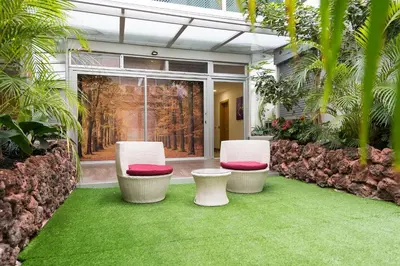 Jardín al aire libre en Suites Garden Loft Dalí