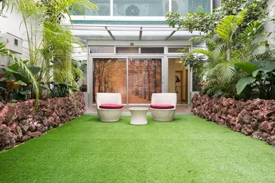 Jardín al aire libre en Suites Garden Loft Velázquez