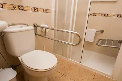 Un baño de Apartamentos Los Tilos
