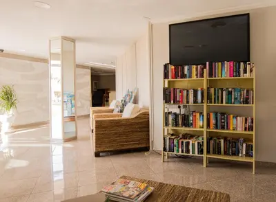 Biblioteca en el apartamento