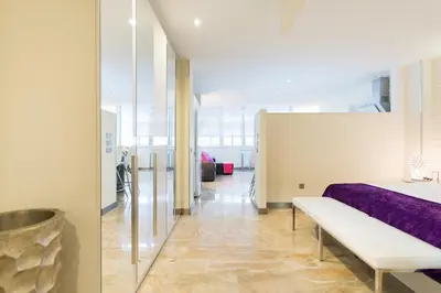 Cama o camas de una habitación en Suites Garden Loft Picasso