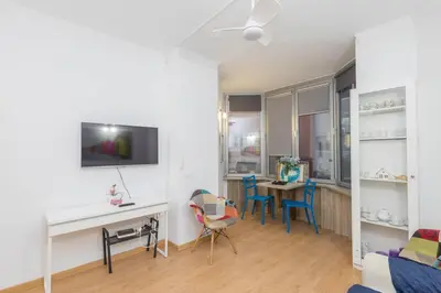Una televisión o centro de entretenimiento en GuestReady - Salvador Cuyas 17 - Apto 104 - FC