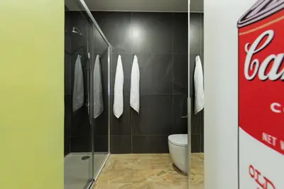 Un baño de Suites Garden Loft Andy Warhol