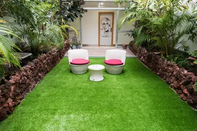 Jardín al aire libre en Suites Garden Loft Andy Warhol