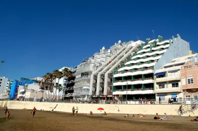 Edificio en el que se encuentra el apartahotel