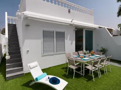 Jardín al aire libre en Bungalow Playa del Inglés JFGI by VillaGranCanaria