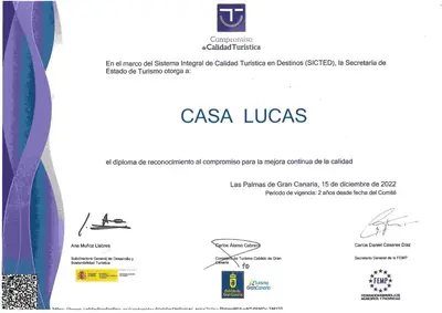 Certificado, premio, señal o documento que está expuesto en Casa Lucas