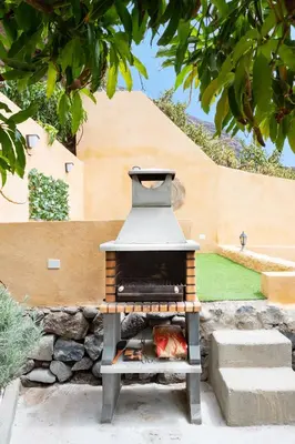 Barbacoa disponible para clientes en la casa o chalet