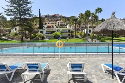 Piscina en o cerca de Bungalow San Agustin Rocas Rojas by VillaGranCanaria