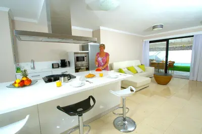 Una cocina o zona de cocina en Villa Amadores n4
