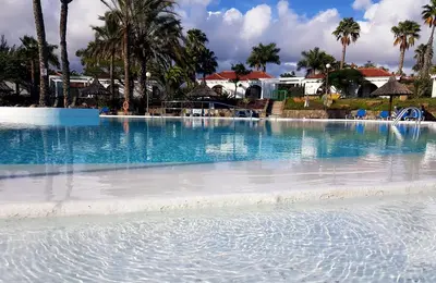 Piscina en o cerca de Sunny Bungalow Parque Golf