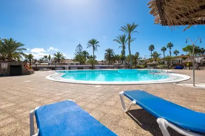 Piscina en o cerca de Sunny Bungalow Parque Golf