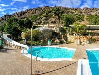 Piscina en o cerca de Monseñor