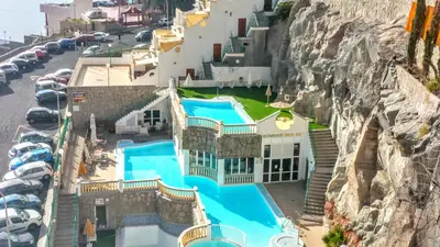 Piscina en o cerca de Monseñor