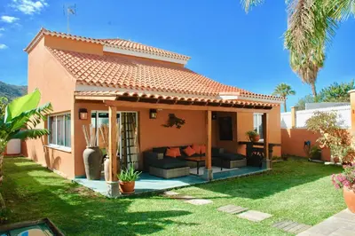 Jardín al aire libre en Villa Tauro Country Club