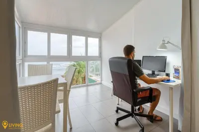 Una televisión o centro de entretenimiento en Living Las Canteras Homes - BEACHFRONT LOVE STORY