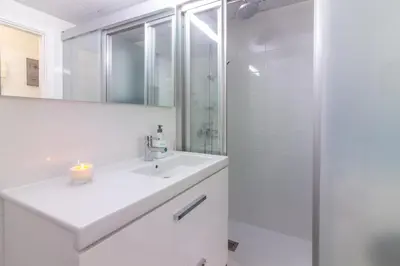 Un baño de Living Las Canteras Homes - BEACHFRONT LOVE STORY
