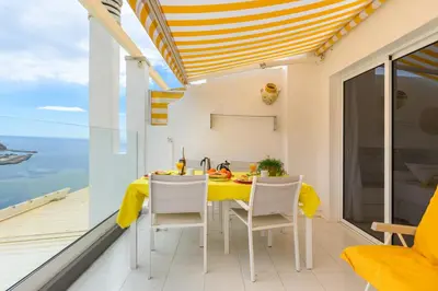 Un balcón o terraza de Artemisa Penthouse - Monsenor Apts