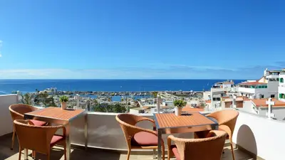 Vista general del mar o vista desde el hostal o pensión